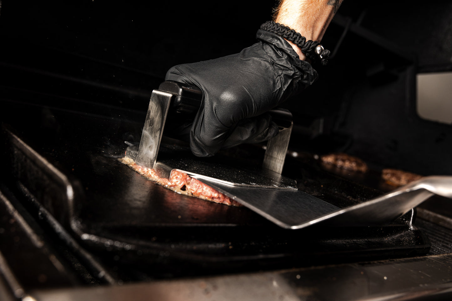 YUMILI Presse à Hamburger, Acier Inoxydable 304 Smash Burger Press Smasher Viande Grille Grill Pour Steak Bacon Chop Outils De Cuisine YUMILI Presse à Hamburger, Acier Inoxydable 304 Smash Burger Press Smasher Viande Grille Grill Pour Steak Bacon Chop Outils De Cuisine